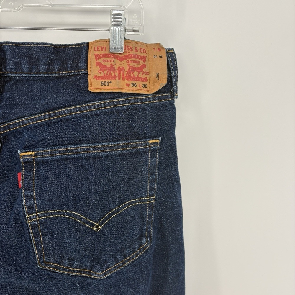 Levis 501 Jeans Mens 36x30 Fits 36x29 Dark Wash Button Fly Denim Classic Fit - Picture 10 of 11
